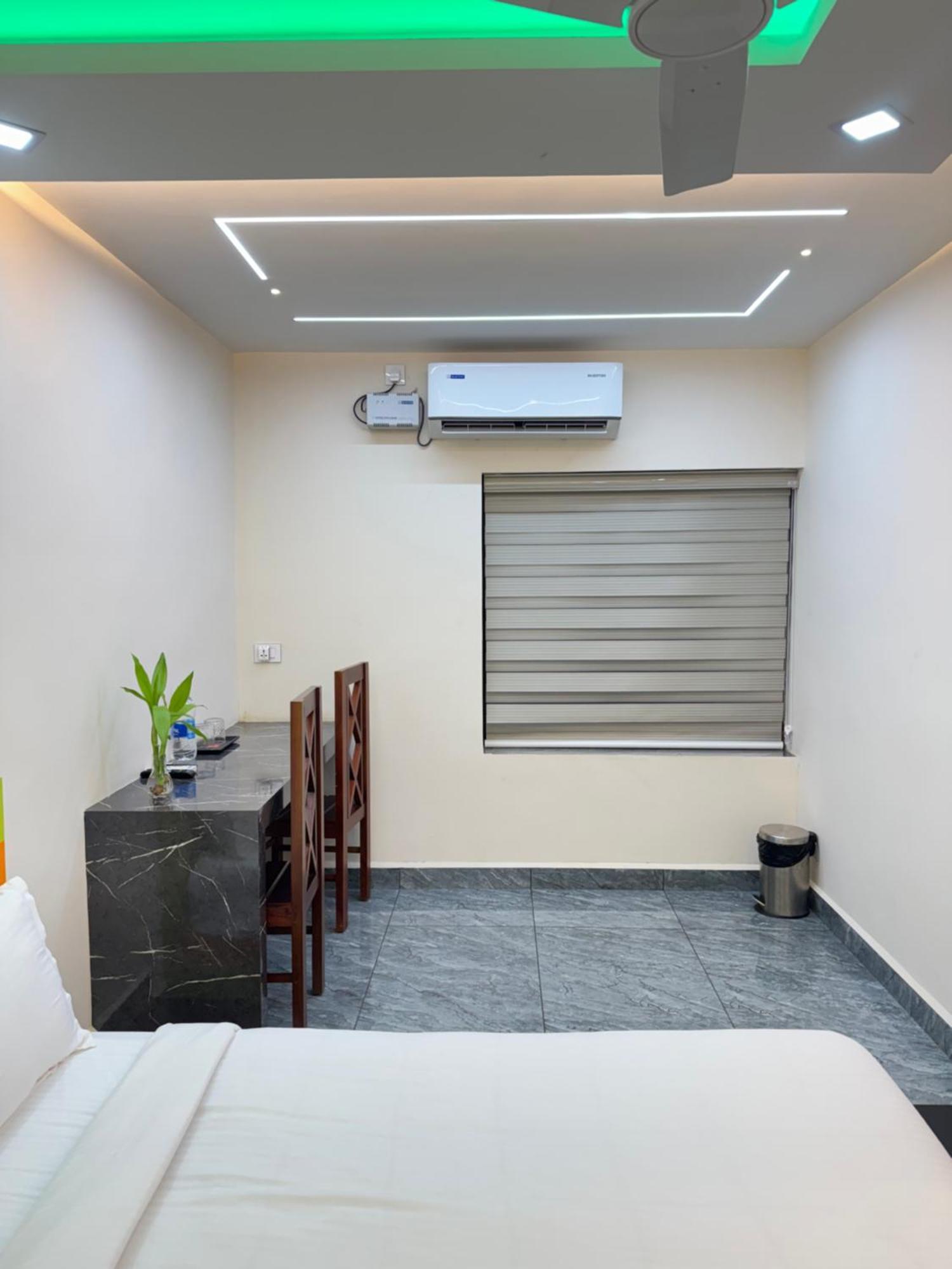 Krishnakripa Premium Residency Hotel Kochi Exterior foto
