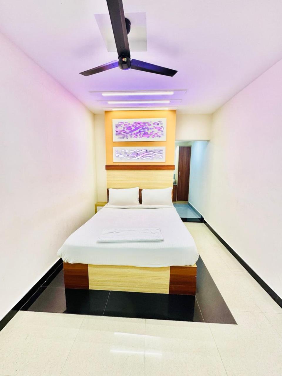 Krishnakripa Premium Residency Hotel Kochi Quarto foto